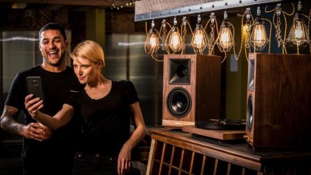 Description image for Klipsch THESIXESW Sixes 2-Way Powered Bookshelf Loudspeakers (Pair) WALNUT