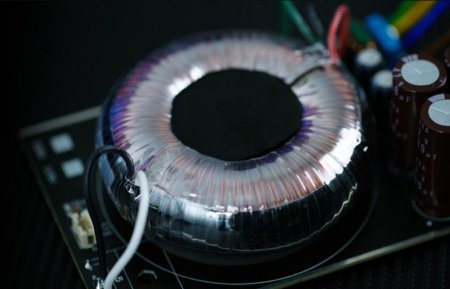 Description image for FiiO PL50 Linear Power Supply Regulated and Low-Noise AC Adaptor